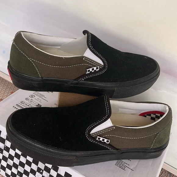 Vans Men’s Skate Slip-On Black/Grape Leaf
VN0A5FCAKE9
Sneakers - Picture 11 of 16